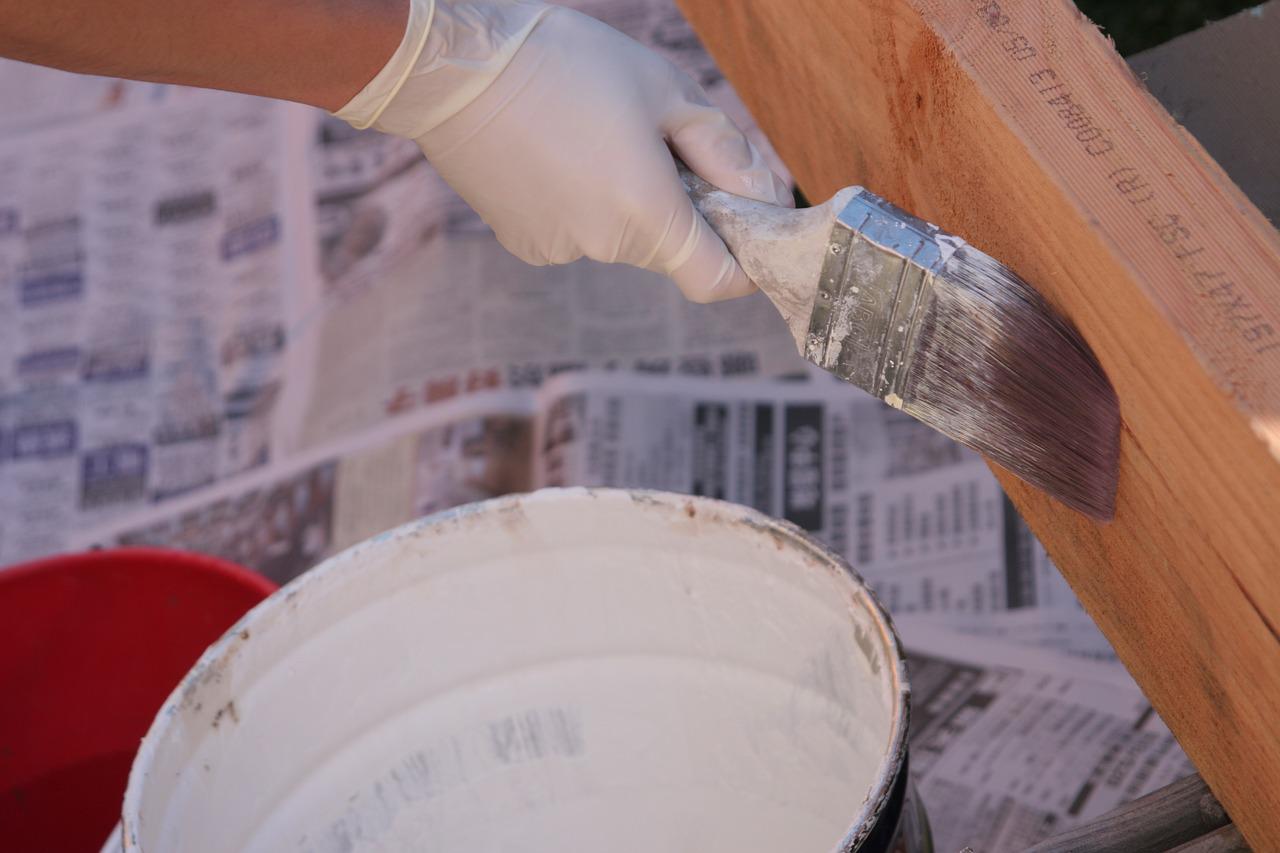 5 skutecznych sposobów na pomalowanie ceramicznych płytek podłogowych